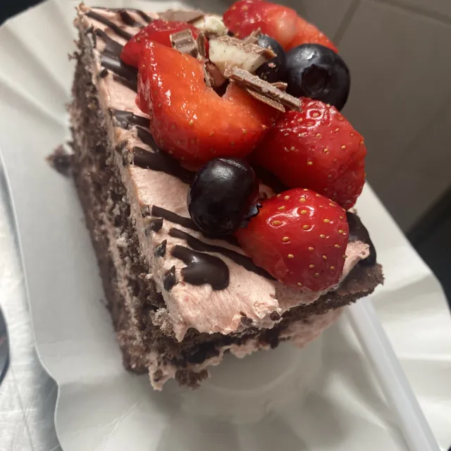 Dessert mit frischen Beeren
