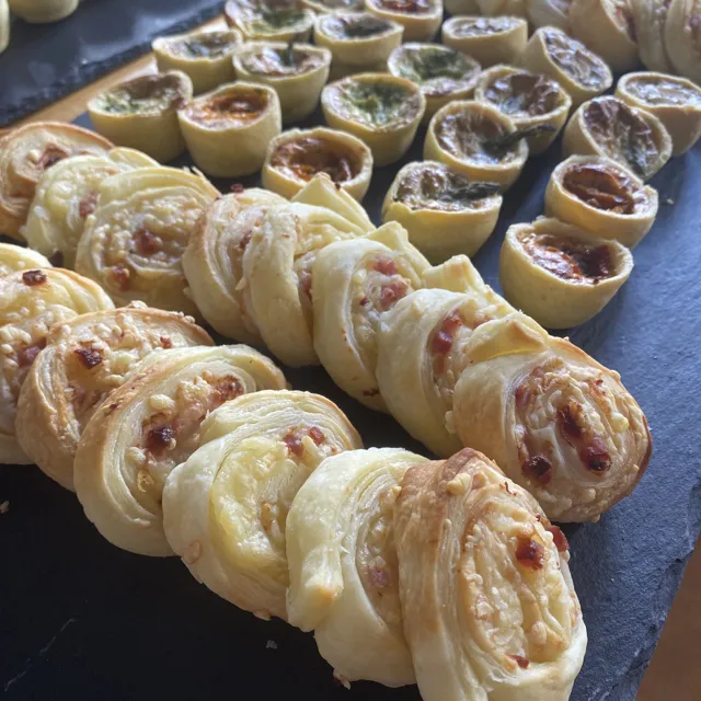 Blätterteiggebäck mit verschiedenen Füllungen
