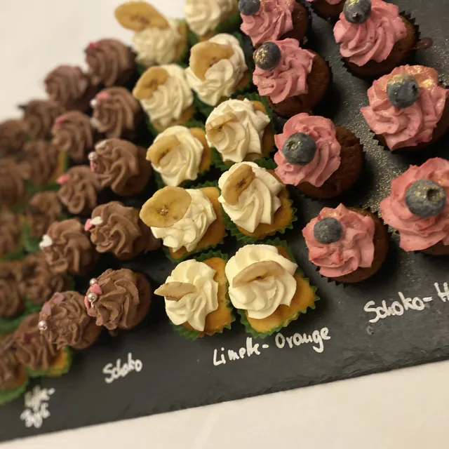 Dekorierte Desserts
